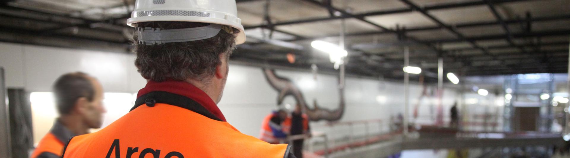 U-Bahn Innenausbau, Mann schaut auf Baustelle, Foto : Nagy/LHM