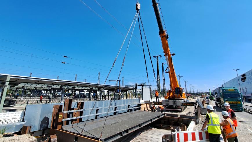 Teaserbild , Einhub Systembrücken am Pasing Bahnhof 2025; Quelle: Baureferat